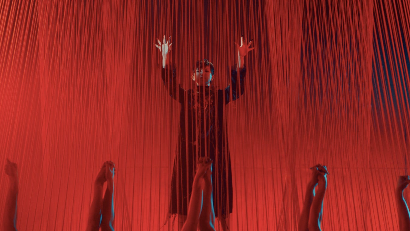 Superfly「Fall」MVより （提供画像）