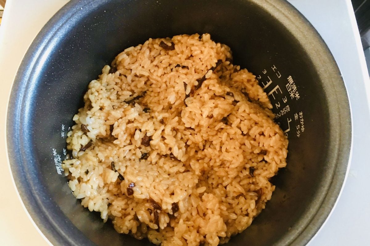 カルディ、ファン絶賛の名品 「混ぜるだけ中華おこわ」は見つけたら即買い