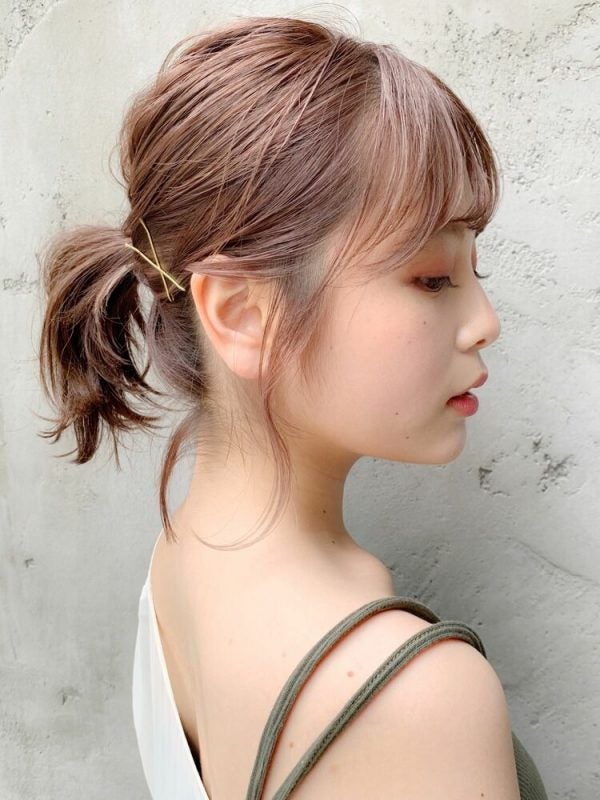 メガネに似合う簡単ヘアアレンジまとめ まとめ髪にも抜け感をプラス モデルプレス