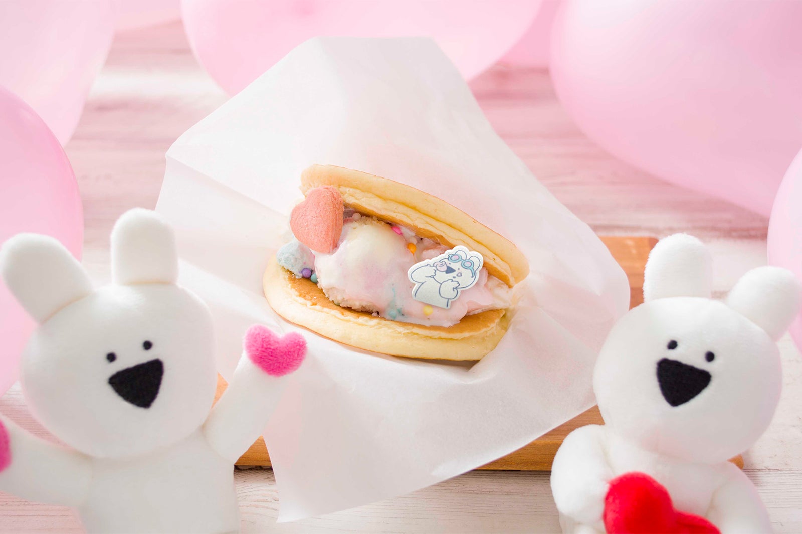 パステルカラーのあげあげパンケーキサンド1,180円／画像提供：Vandalism