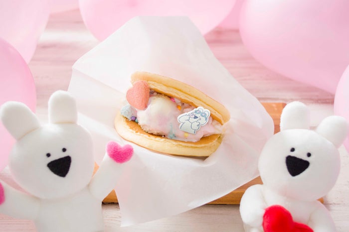 パステルカラーのあげあげパンケーキサンド1,180円／画像提供：Vandalism