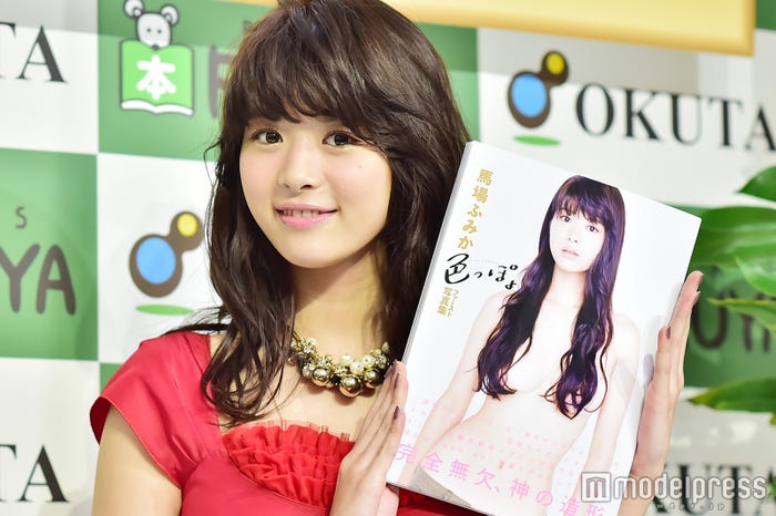 セクシーすぎる“髪ブラ”が話題に(C)モデルプレス