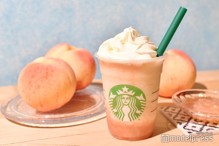 「ピーチ オン ザ ビーチ フラペチーノ」 (C)モデルプレス