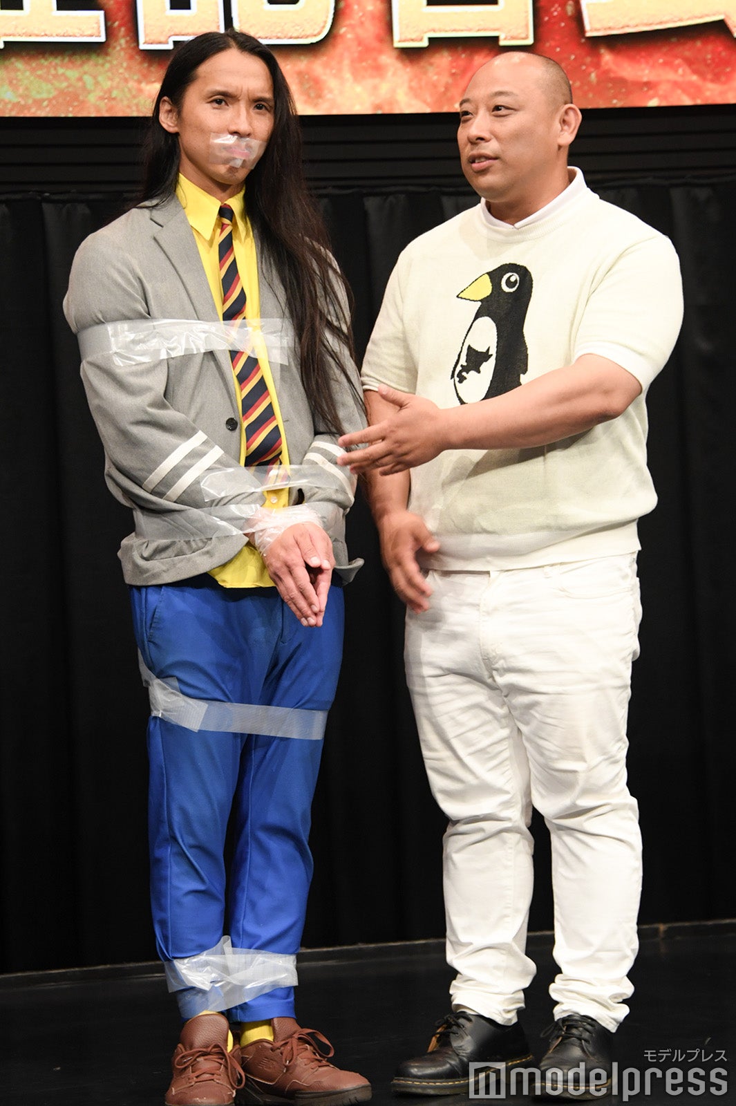 拘束される布川ひろき、みちお（C）モデルプレス