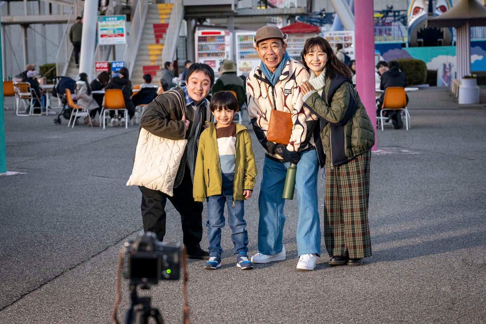 （左から）濱田岳、石塚陸翔、木梨憲武、奈緒「春になったら」第3話より（C）カンテレ