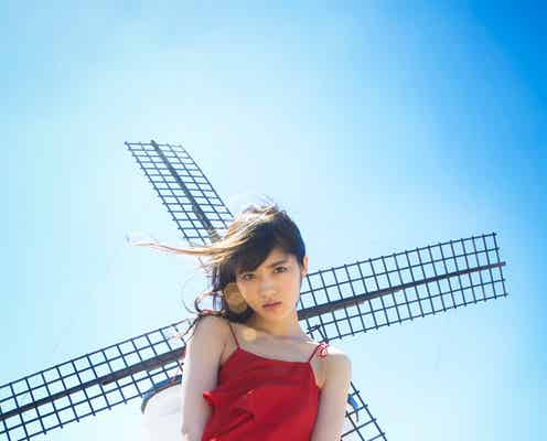 乃木坂46若月佑美、美脚チラ見せSEXYショット 気温45度のスペインで初の下着姿にも体当たり挑戦