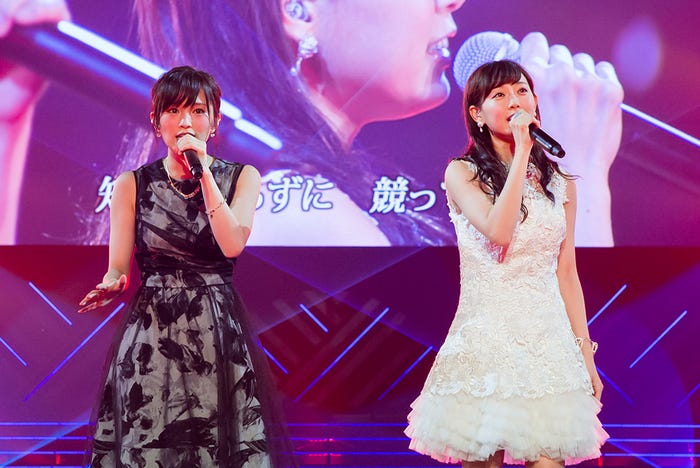 (左から)山本彩、渡辺美優紀(C)NMB48