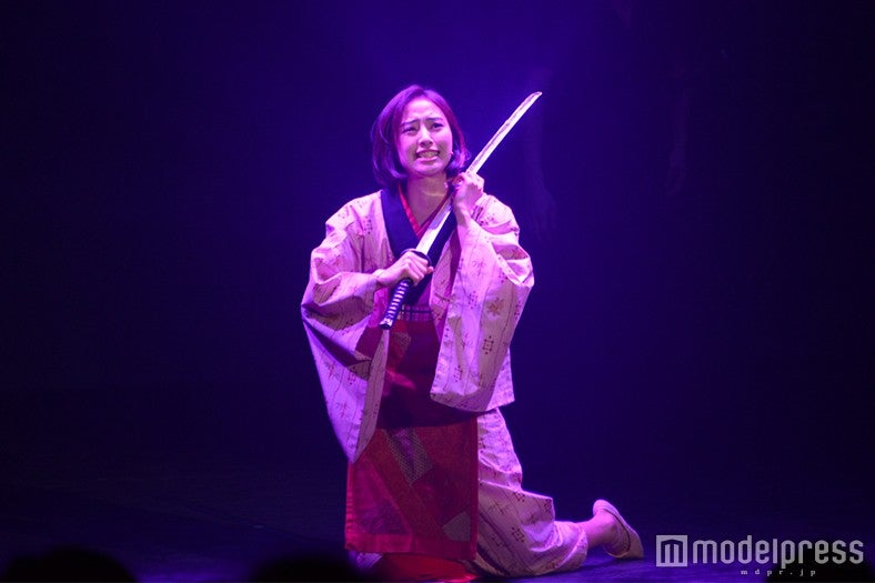 名シーンの再現／岡本あずさ（C）モデルプレス