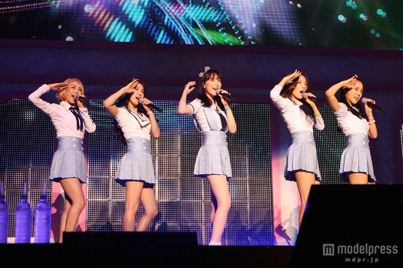 横浜アリーナにてファンミーティング・イベントを開催したKARA（左より：ニコル・ギュリ・ジヨン・ハラ・スンヨン）