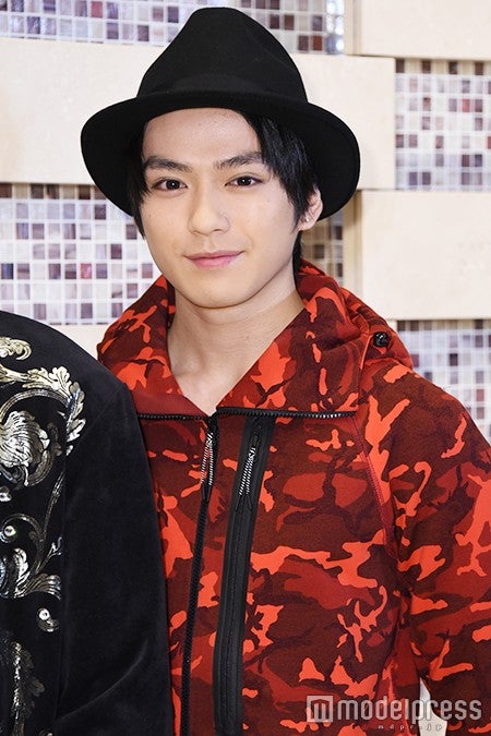 真剣佑は“プレイボーイ”？父・千葉真一の離婚質問も飛ぶ（C）モデルプレス