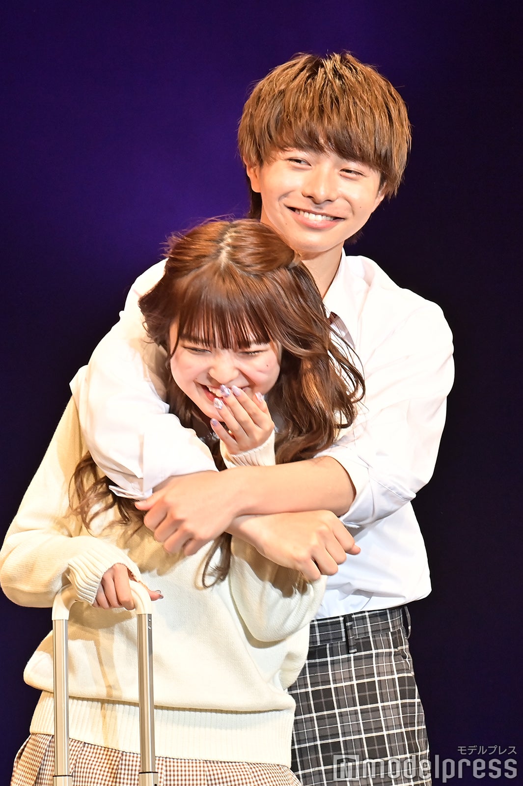 折田涼夏、松本仁 （C）モデルプレス