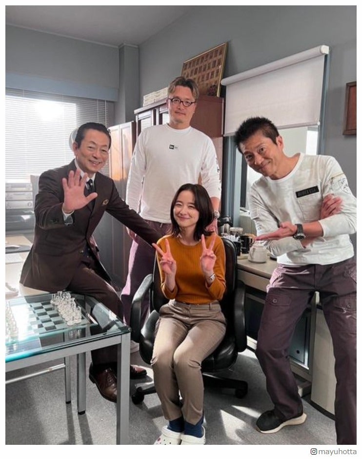 堀田真由「相棒」現場で水谷豊＆寺脇康文と“7年ぶり”再会ショット「特命係にお邪魔しました」