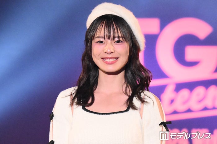 「今日好き」小國舞羽、美スタイル際立つミニスカ姿公開「美脚」「くびれ綺麗」と反響
