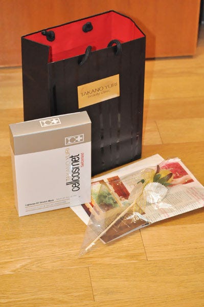 配布されたおみやげ(スイス発ルーコサイトエキス入り艶肌ストレッチマスク)