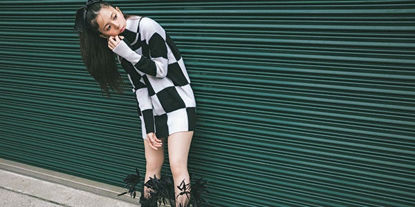 SHINYAKOZUKA 23AW もういやだニット 齋藤飛鳥着用 齋藤飛鳥：鮮やかダウンジャケットから美肌ちらり 「20代のうちに好き