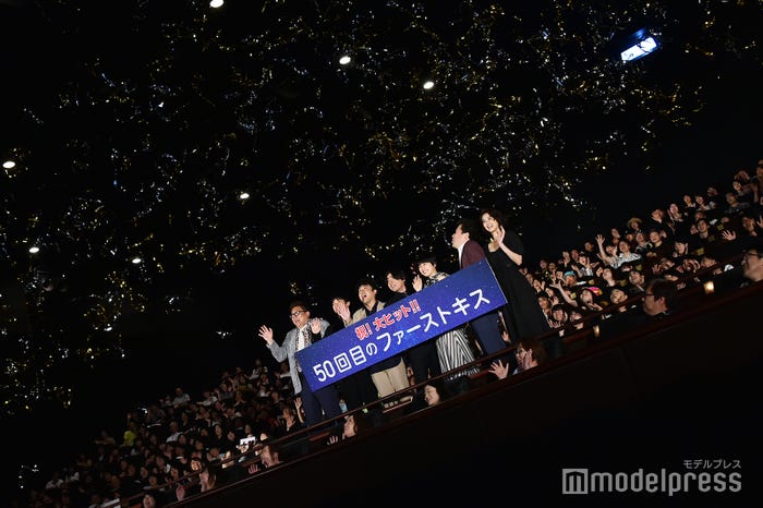 左から:福田雄一監督、太賀、ムロツヨシ、山田孝之、長澤まさみ、佐藤二朗、山崎紘菜 (C)モデルプレス