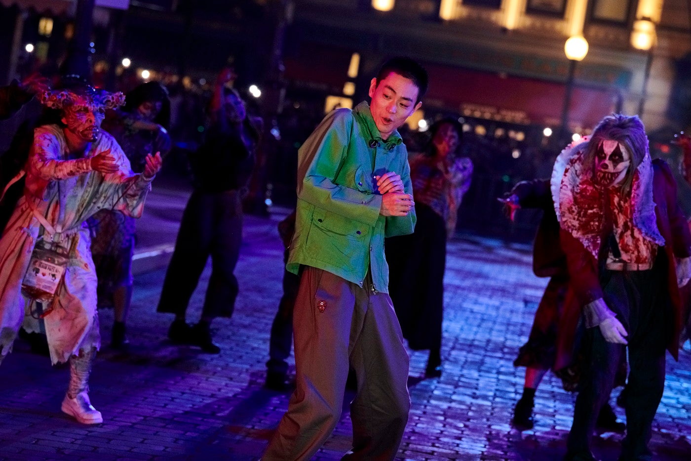菅田将暉、USJ「ハロウィーン・ホラー・ナイト」で大量ゾンビに囲まれ絶体絶命「めちゃくちゃ怖かった」