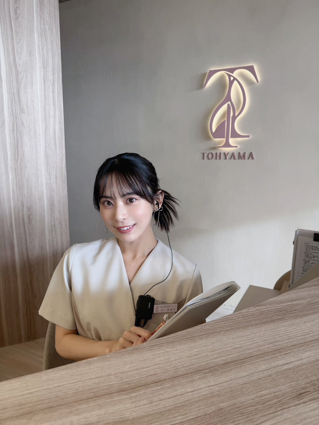 Netflix「ダウンタイム」クリニック美人受付役で話題・安田乙葉って？「ノブロックTV」でも注目の女優 役作りの参考は通っている美容クリニック【注目の人物】