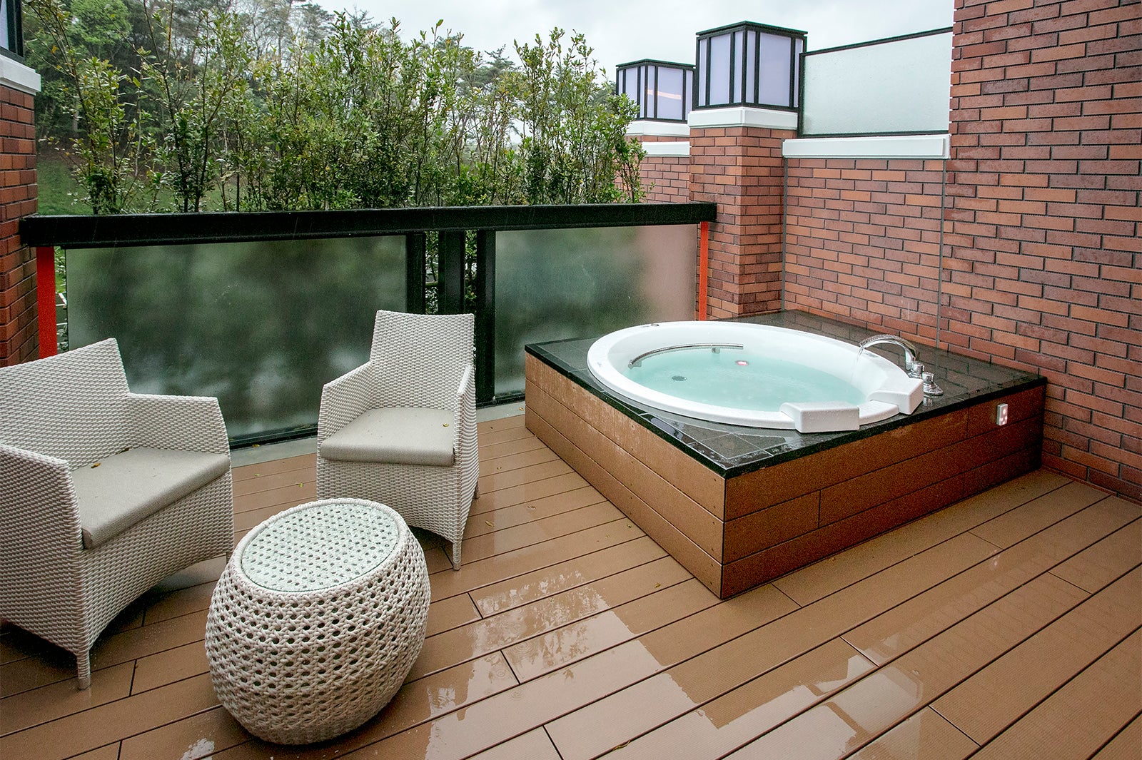 露天温泉（水着着用）／画像提供：ネスタリゾート神戸