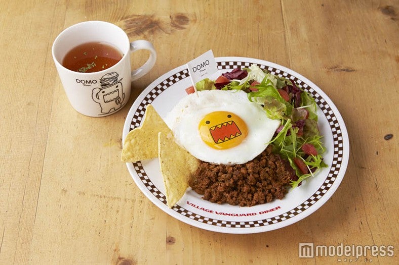「DOMO タコライス」1780円（税抜）／画像提供：ヴィレッジヴァンガードコーポレーション