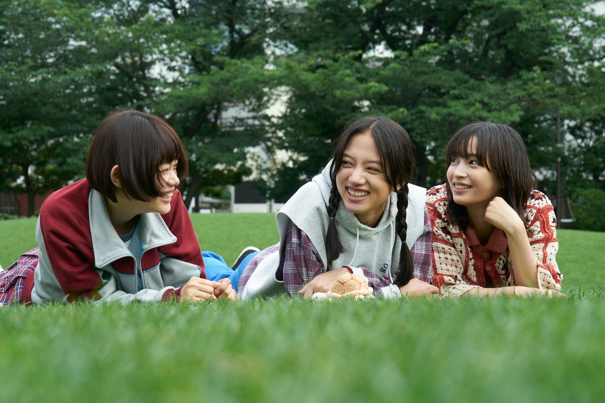 杉咲花、清原果耶、広瀬すず（C）2025『片思い世界』製作委員会