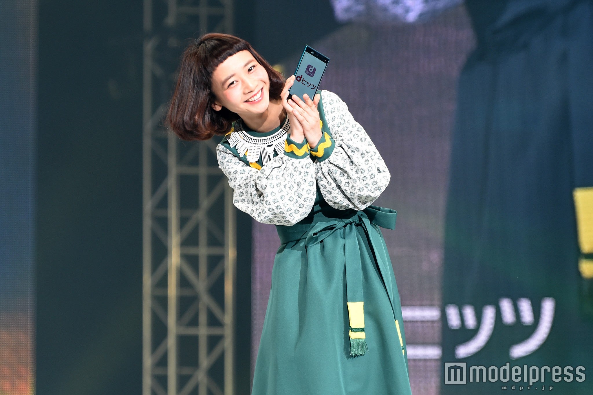 三戸なつめ、新生大人モードのスタイルで新曲「I’ll do my best」初披露＜神コレ2016S／S＞