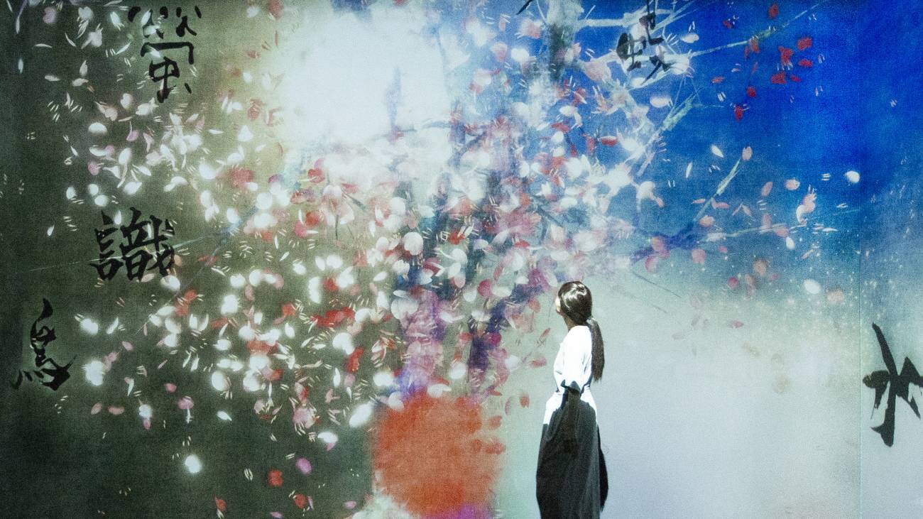 世界は暗闇から生まれるが、それでもやさしくうつくしい／画像提供：チームラボ