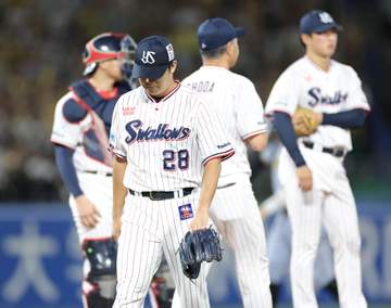 ヤクルト 4点差追いつくも競り負け 延長十回1死満塁で田中陽翔、鈴木叶が連続三振→直後に清水が2ラン被弾で神宮ため息