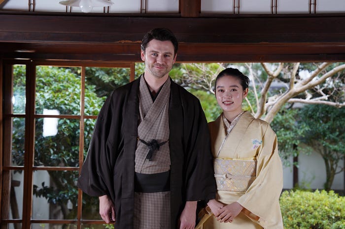 トミー・バストウ、高石あかり(C)NHK