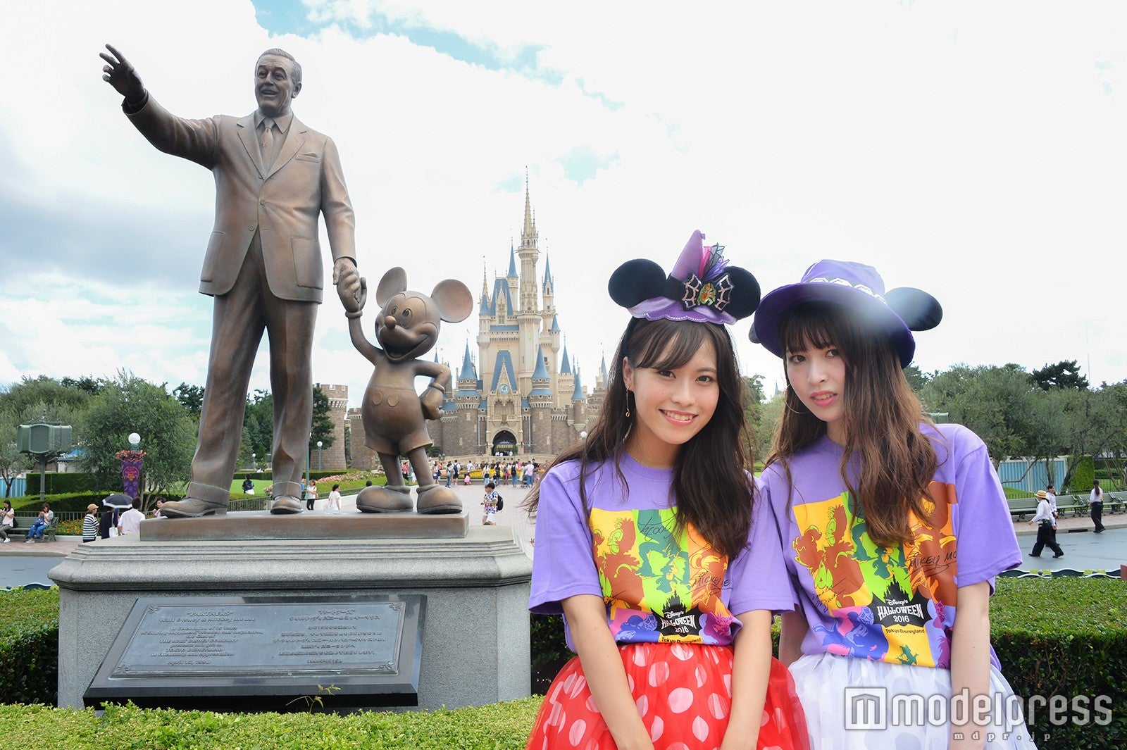 モデル：山本沙樹（左）、田方萌子（右）／（C）モデルプレス