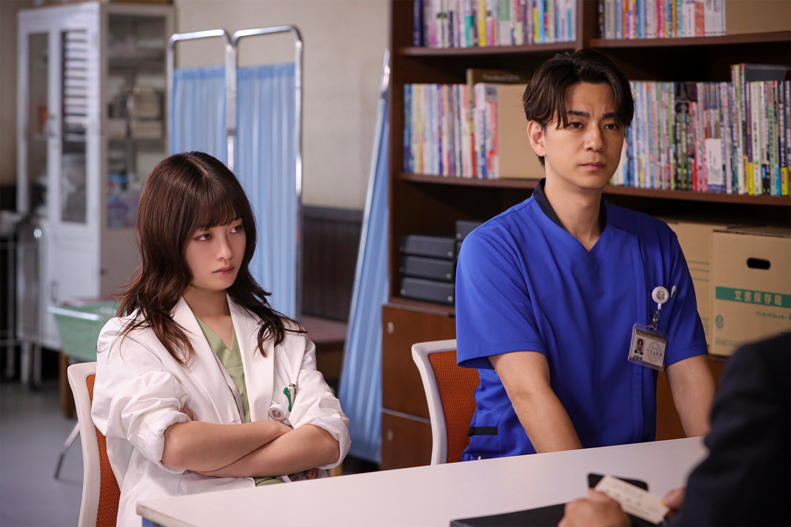 橋本環奈、三浦翔平「天久鷹央の推理カルテ」最終話（C）テレビ朝日