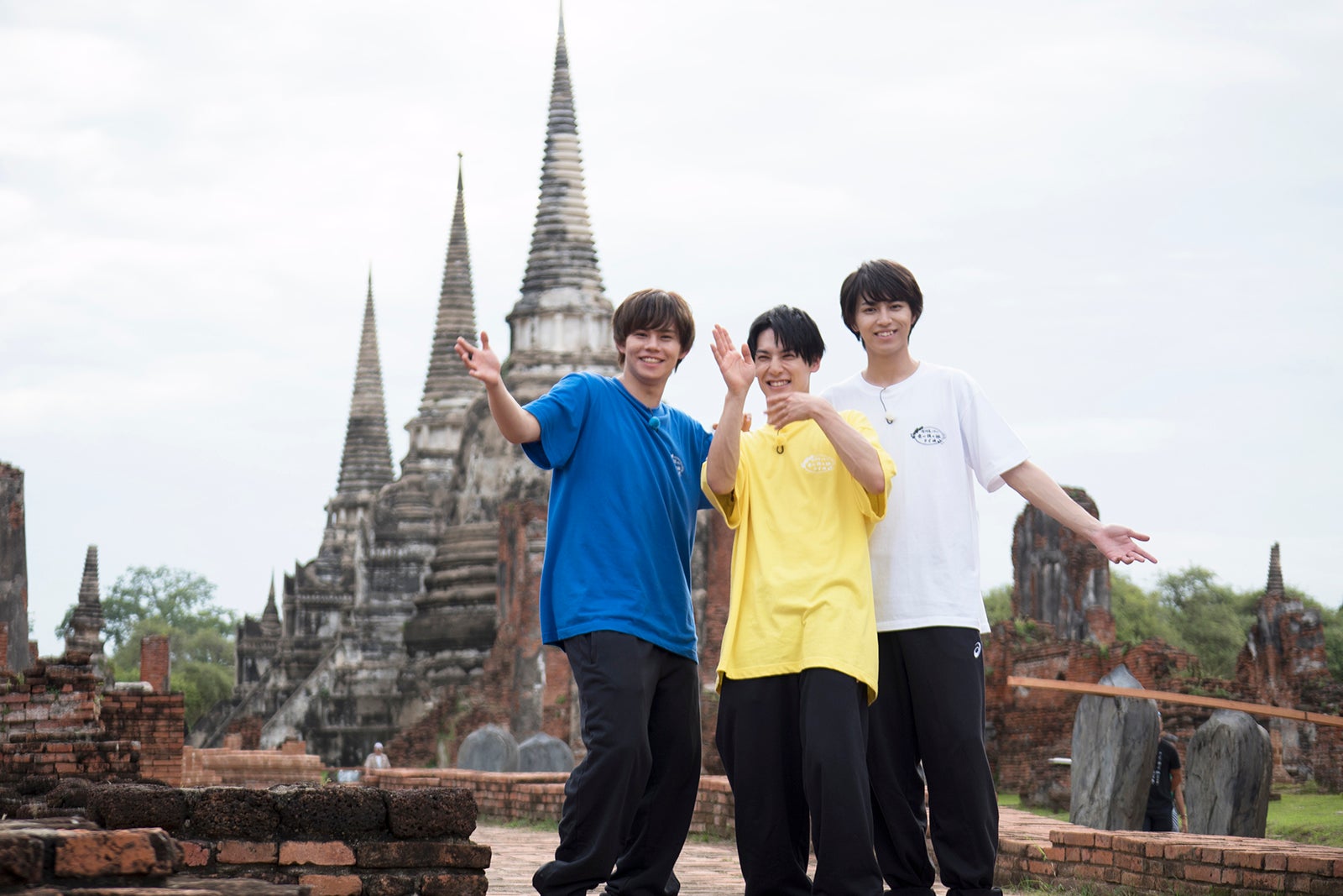 （左から）カイ、ユースケ、タカシ（C）「超特急！タイ食べ鉄旅」製作委員会