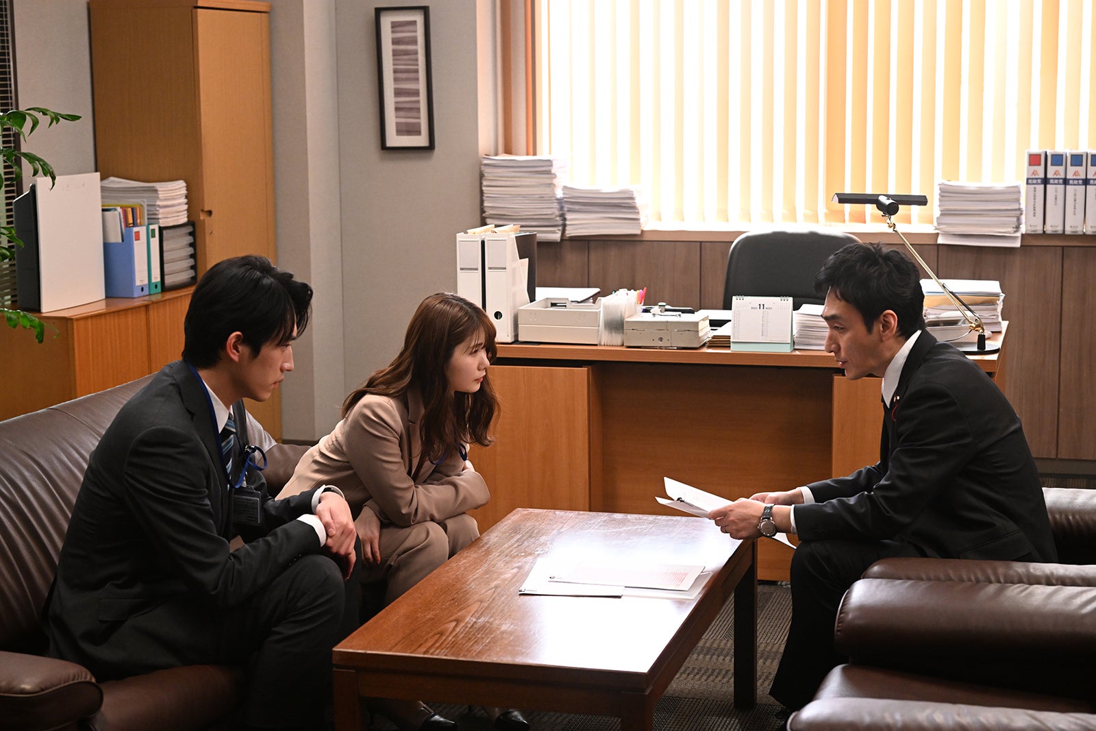 杉野遥亮、小野花梨、草なぎ剛 「罠の戦争」第10話より（C）カンテレ