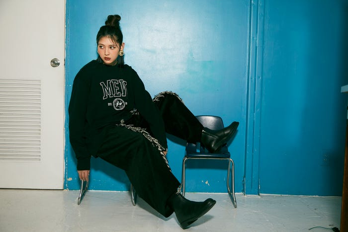 アンジェラ芽衣(C)smart