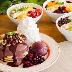 アサイーパンケーキとアサイーボウル/提供画像