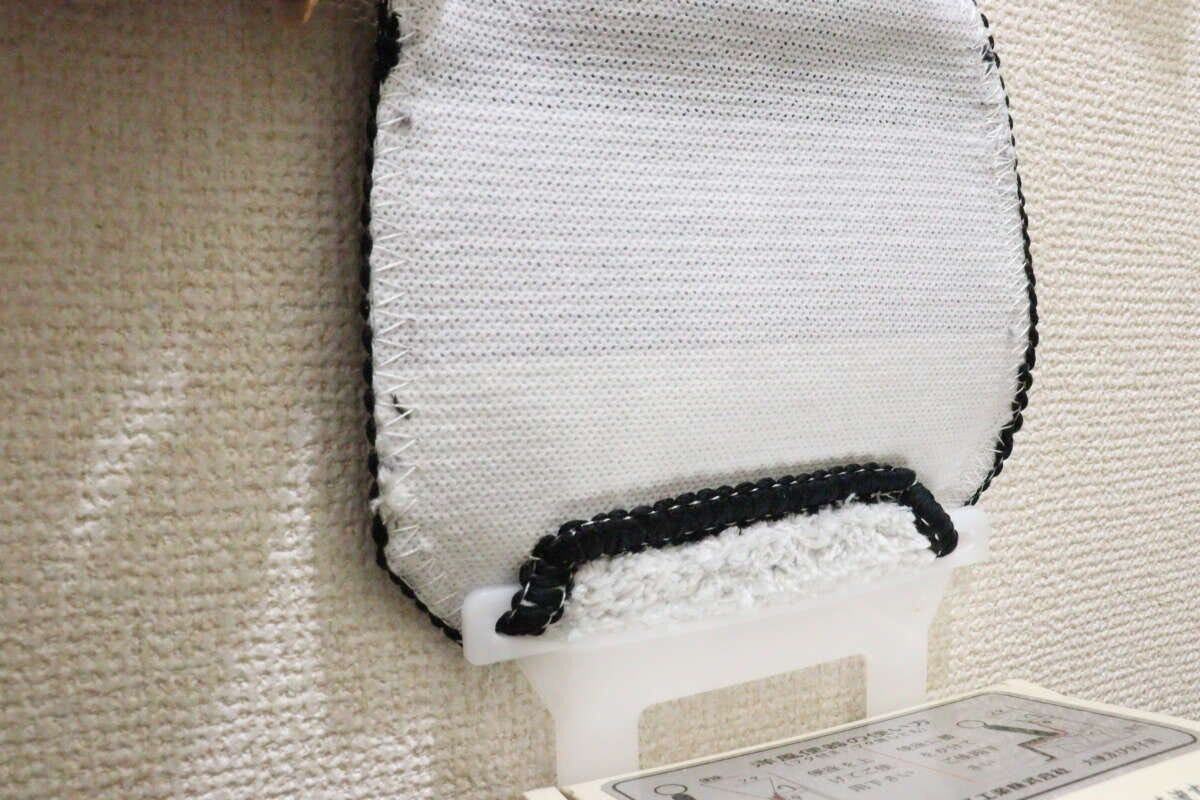 ダイソーのトイレペーパーホルダーカバーを取り付ける