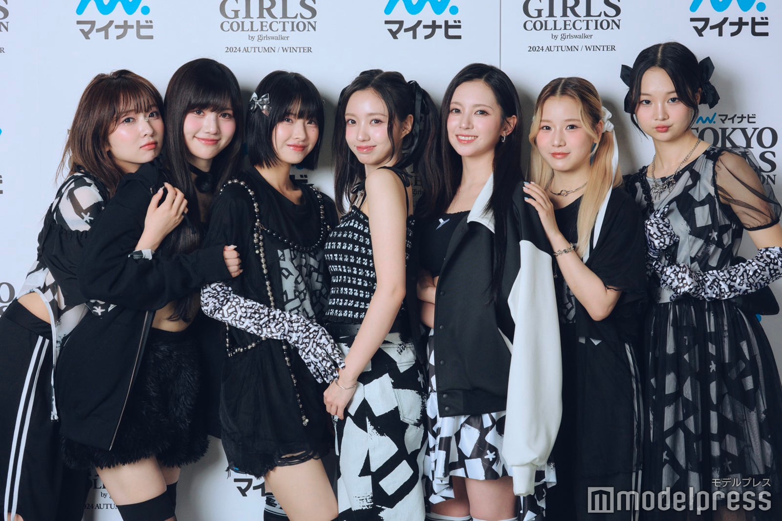 MADEIN／（左から）ミユ、セリナ、ナゴミ、イェソ、マシロ、スへ、ガウン（C）モデルプレス