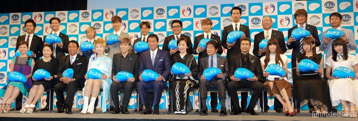 (前列左から)島谷ひとみ、夏川りみ、山本譲二、瀬川瑛子、小室哲哉、杉良太郎、伍代夏子、田辺靖雄、山川豊、上原多香子、木崎ゆりあ、川本紗矢/(後列左から)手島章斗、シュネル、千葉涼平、橘慶太、緒方龍一、コロッケ、NAOTO、小林直己、平松政次、岩本輝雄、仁志敏久(C)モデルプレス