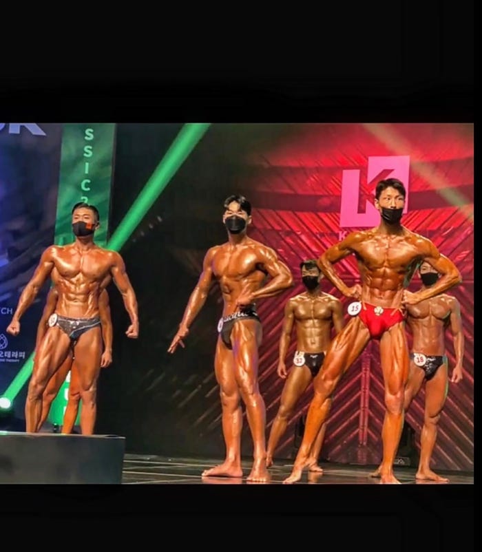 (左)金子賢(提供写真)