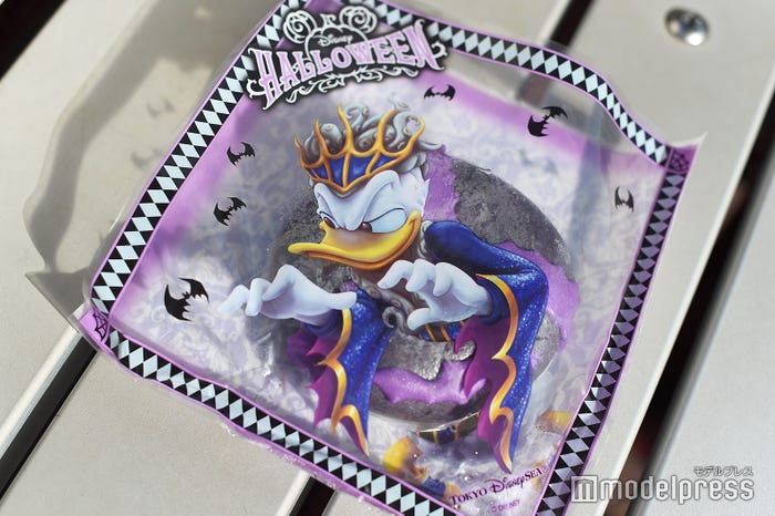 パッケージもハロウィーン仕様/スペシャルうきわまん(1個600円) (C)モデルプレス(C)Disney