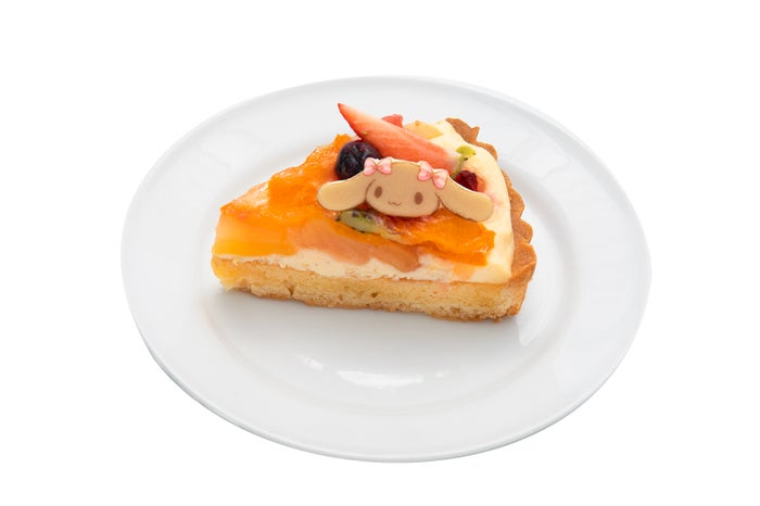 モカも大好き!フルーツタルト600円(C)2019 SANRIO CO.,LTD.