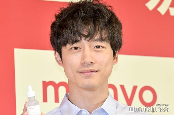 スキンケアに目覚めた坂口健太郎(C)モデルプレス