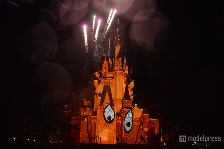 TDL初のプロジェクションマッピング「ワンス・アポン・ア・タイム」／くまのプーさん