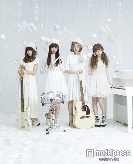 Silent Siren　4thシングル「Ｉ×Ｕ」（アイ・ミス・ユー）（10月30日発売）のジャケット写真