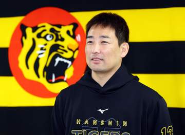 阪神・岩崎は海外FA権を行使せずに残留 「来年もまたタイガースのために投げ続けることに決めました。たくさん投げます」 新たに2年契約を結ぶ