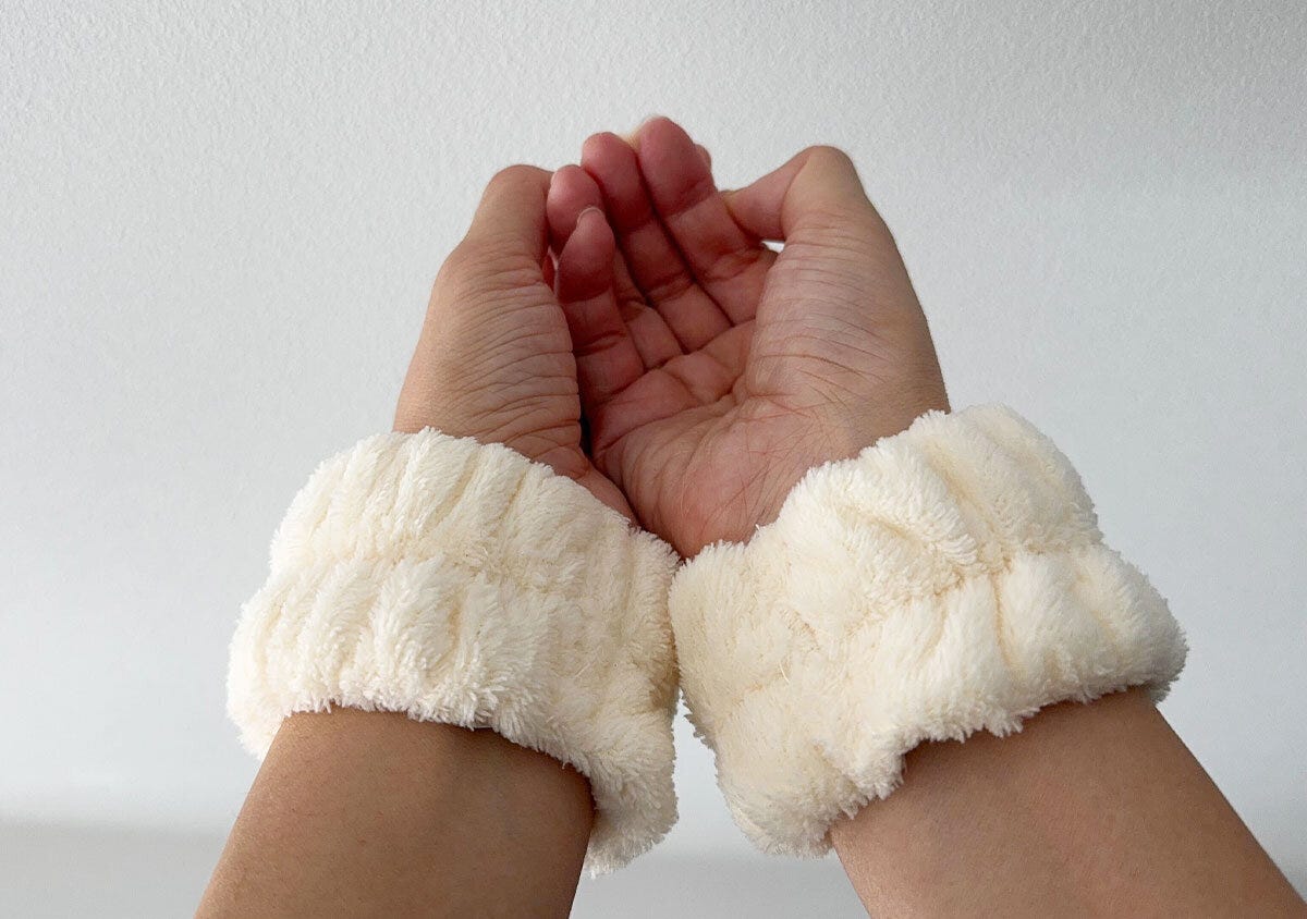 洗顔用リストバンド(アイボリー) 使用例 洗顔用リストバンド(アイボリー) 使用例