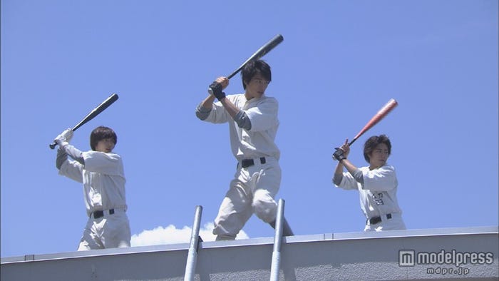 合宿で素振りに精を出す