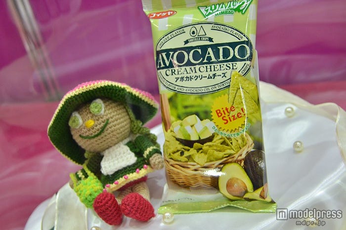 トルティアチップス アボカドクリームチーズ味(株式会社 湖池屋)