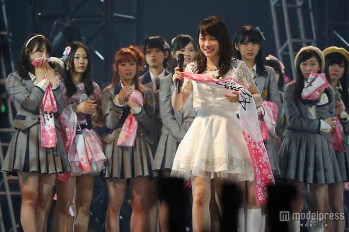 ライブの様子(C)AKS