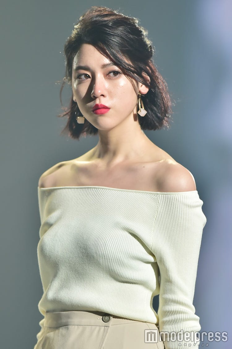 三吉彩花　モデルプレス 画像2/2) 三吉彩花、ナチュラルメイクで色白肌輝く 美デコルテにも視線集中「透明感半端ない」 - モデルプレス